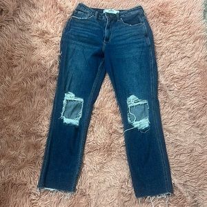 Hollister Curvy High-Rise Mom Jean